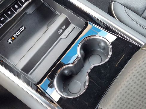 New 2025 Chevrolet Suburban Premier image 16