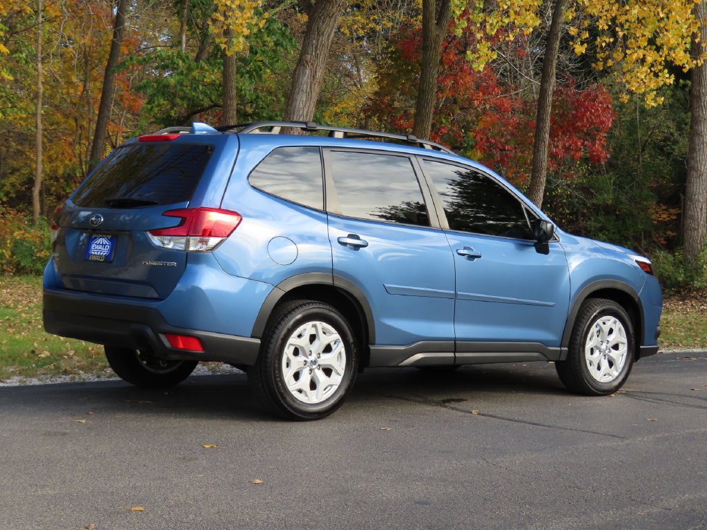 Used 2023 Subaru Forester AWD/4WD image 3