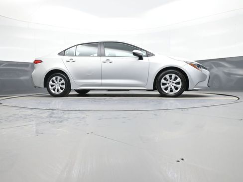 Certified 2025 Toyota Corolla LE image 28