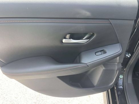 Used 2025 Nissan Sentra SR FWD image 9