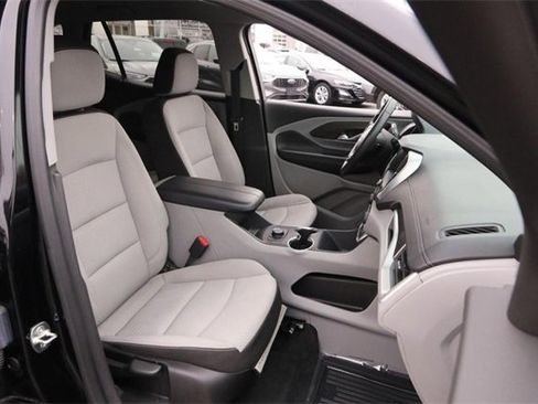 Used 2024 GMC Terrain SLE image 25