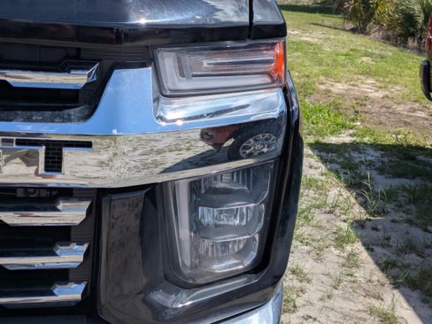 Used 2021 Chevrolet Silverado 2500 LTZ w/ LTZ Convenience Package AWD/4WD image 9