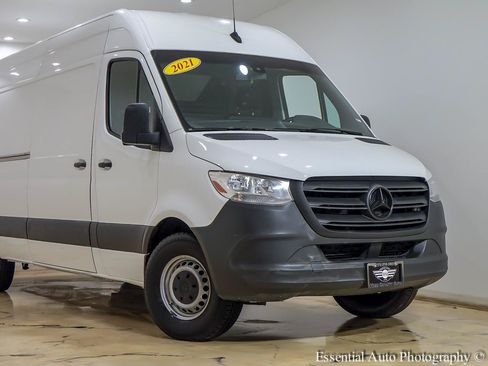 Used 2021 Mercedes-Benz Sprinter 2500 image 2