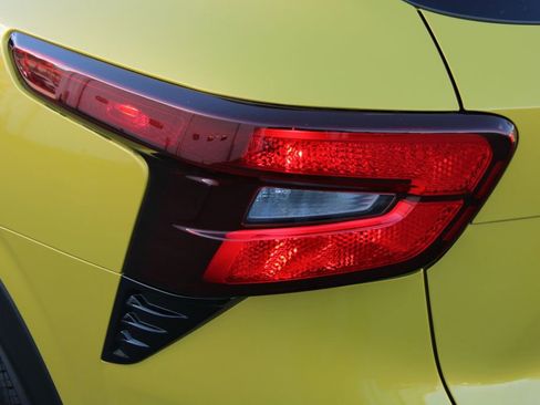 Used 2025 Chevrolet Trax RS image 10