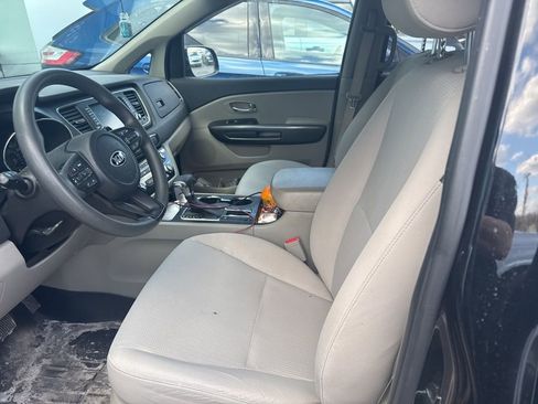 Used 2021 Kia Sedona LX image 9