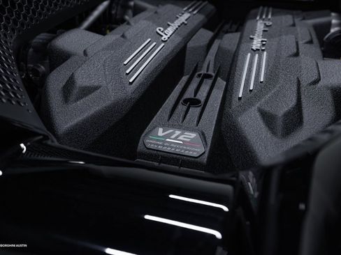 Used 2025 Lamborghini Revuelto image 16