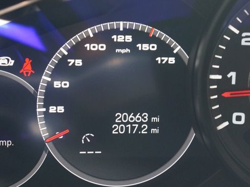Used 2023 Porsche Cayenne AWD/4WD image 4