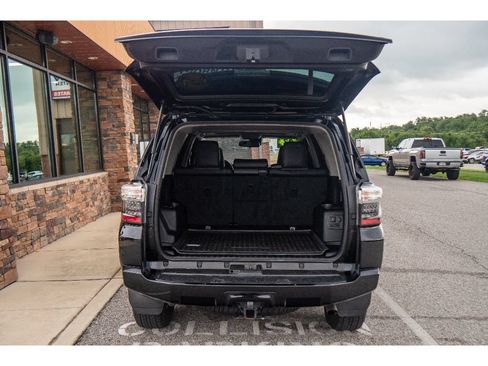 Used 2022 Toyota 4Runner SR5 Premium w/ Moonroof Package AWD/4WD image 28