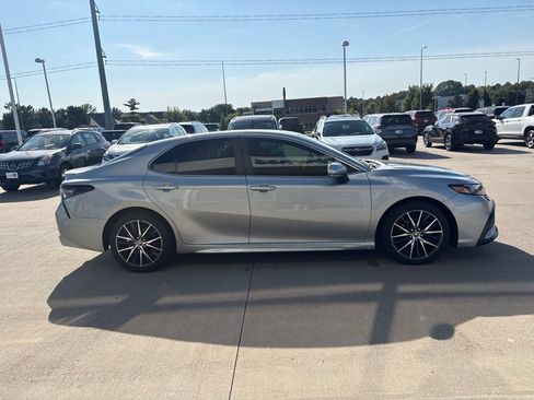 Used 2021 Toyota Camry SE w/ Convenience Package FWD image 4