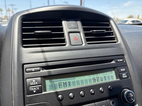 Used 2015 Nissan Versa S FWD image 24