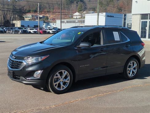Used 2021 Chevrolet Equinox LT image 2