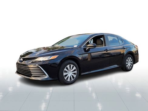 Certified 2023 Toyota Camry LE image 2