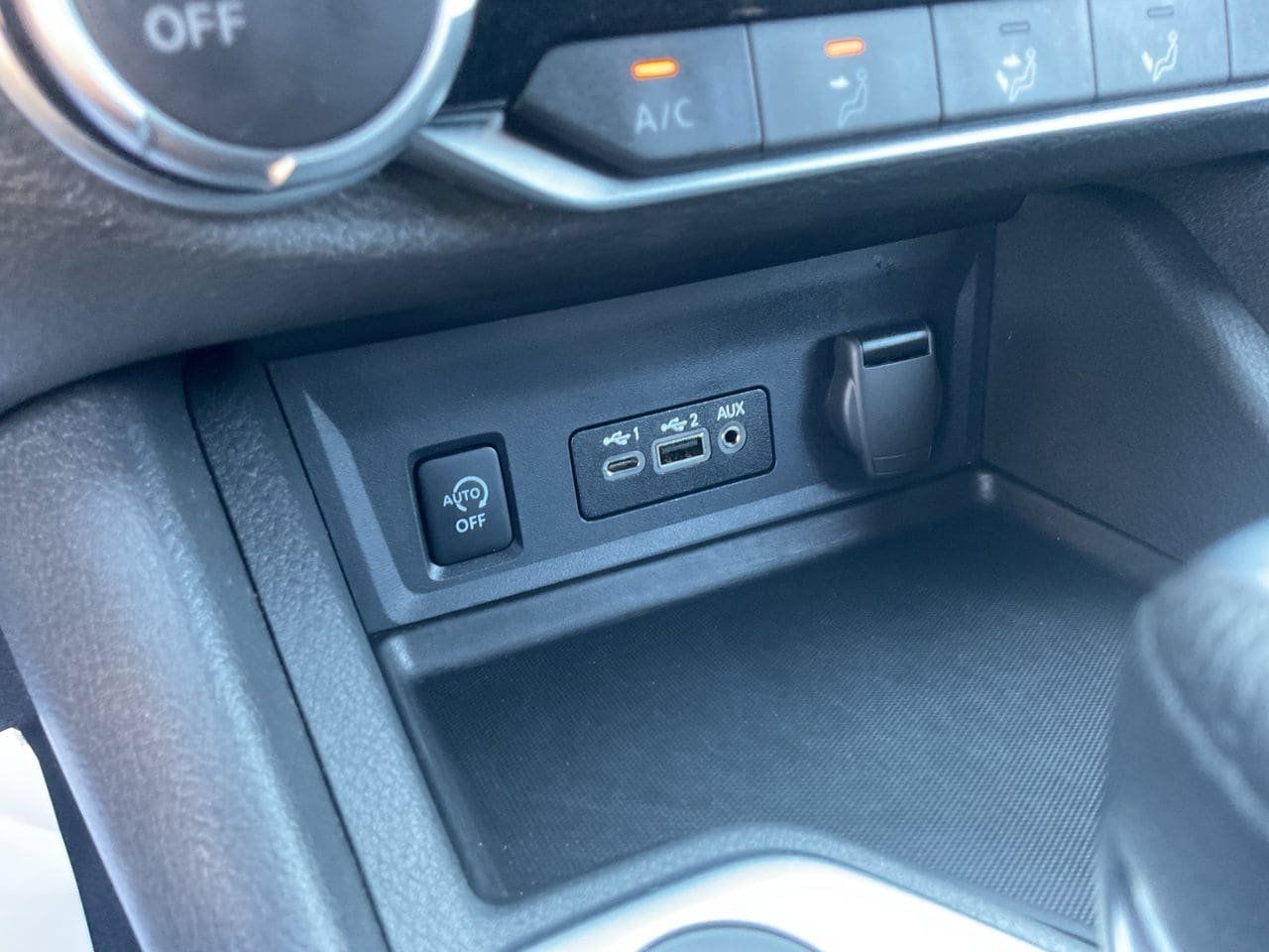 Used 2025 Nissan Sentra SV FWD image 22