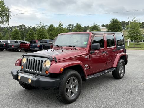 Used 2012 Jeep Wrangler Unlimited Sport image 1