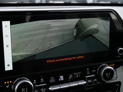 Certified 2026 Toyota Highlander Limited image 30