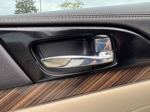 Used 2016 Nissan Maxima Platinum w/ Interior Lighting Package FWD image 40