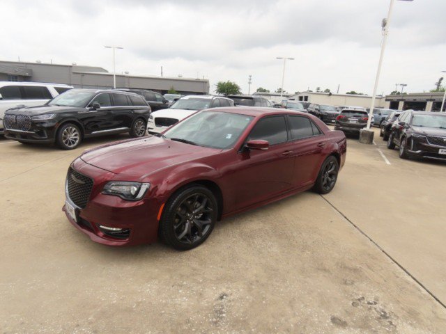 Used 2022 Chrysler 300 Touring L RWD image 2