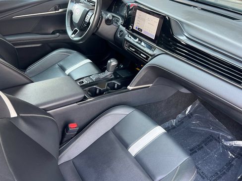 Used 2025 Toyota Camry SE FWD image 15