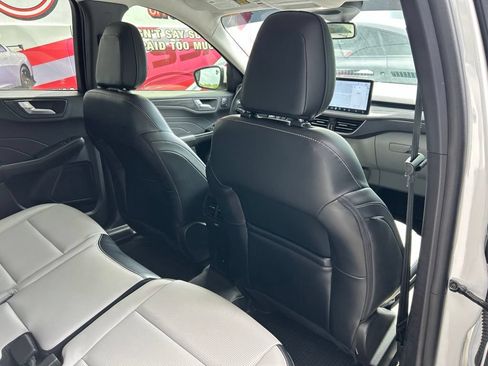 Used 2023 Ford Escape Platinum AWD/4WD image 46