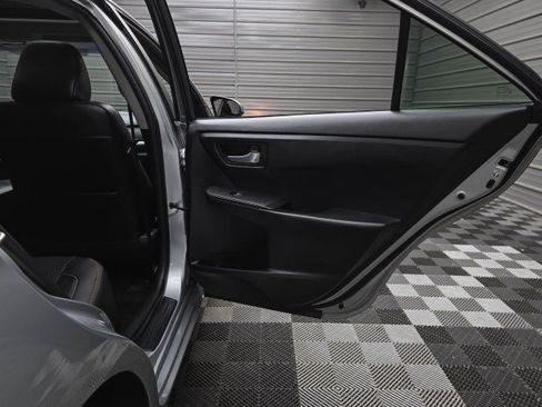 Used 2015 Toyota Camry SE w/ Moonroof Package FWD image 34