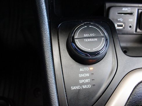 Used 2014 Jeep Cherokee Latitude image 36