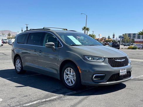 Used 2022 Chrysler Pacifica Touring-L FWD image 9