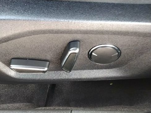 Used 2019 Ford Fusion SE FWD image 8