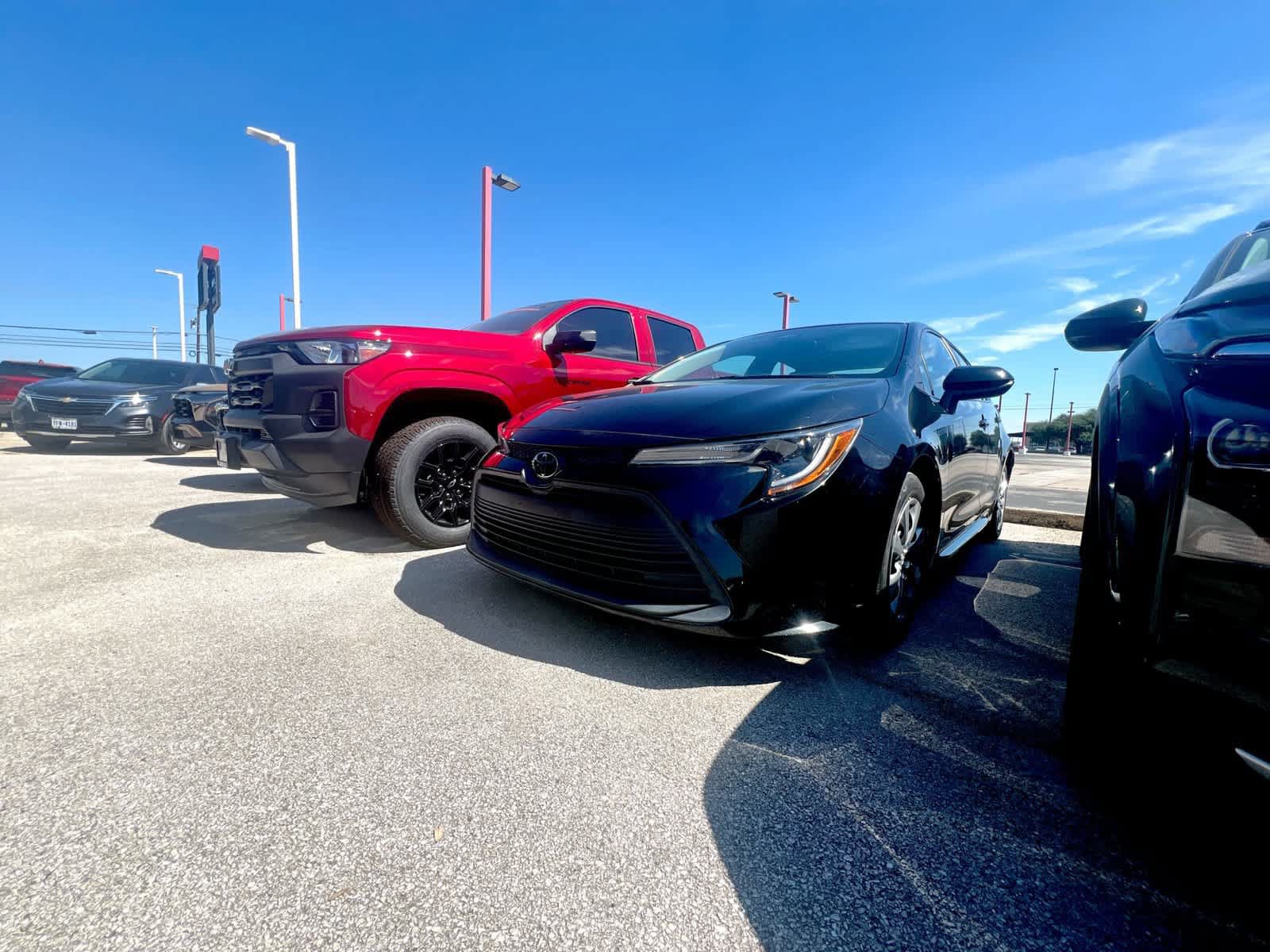 Used 2023 Toyota Corolla LE FWD image 2