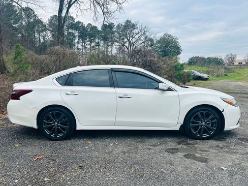 Used 2018 Nissan Altima 2.5 SR w/ SR Special Edition image 9