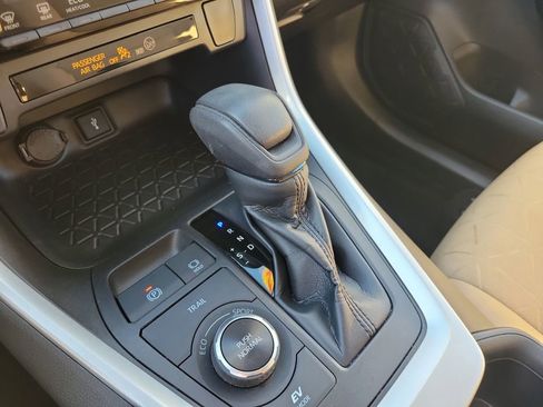 Used 2022 Toyota RAV4 XLE image 24