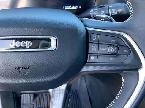 Used 2024 Jeep Grand Cherokee L Altitude AWD/4WD image 25