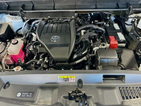 Used 2023 Toyota Highlander L image 29