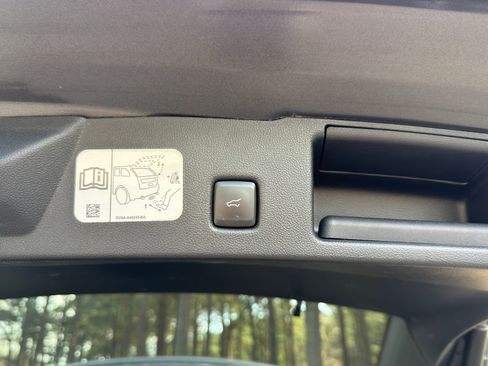 Used 2020 Ford Escape Titanium image 17