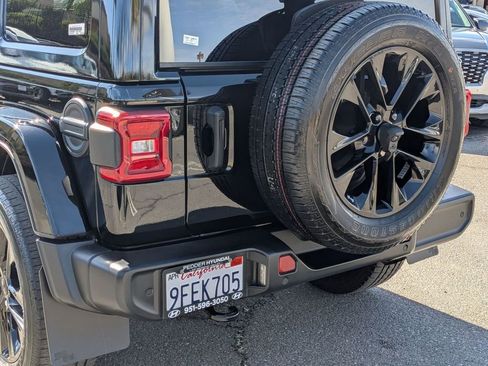 Used 2021 Jeep Wrangler Unlimited Sahara w/ Safety Group image 11