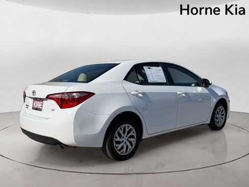 Used 2017 Toyota Corolla LE FWD image 4