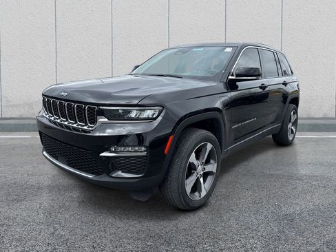 Used 2023 Jeep Grand Cherokee 4WD 4xe image 3