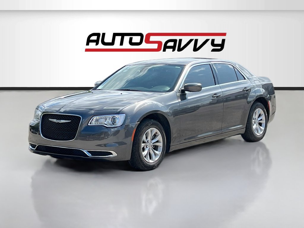 Used 2023 Chrysler 300 Touring RWD image 3