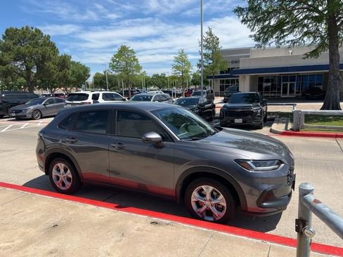 Used 2025 Honda HR-V LX image 4