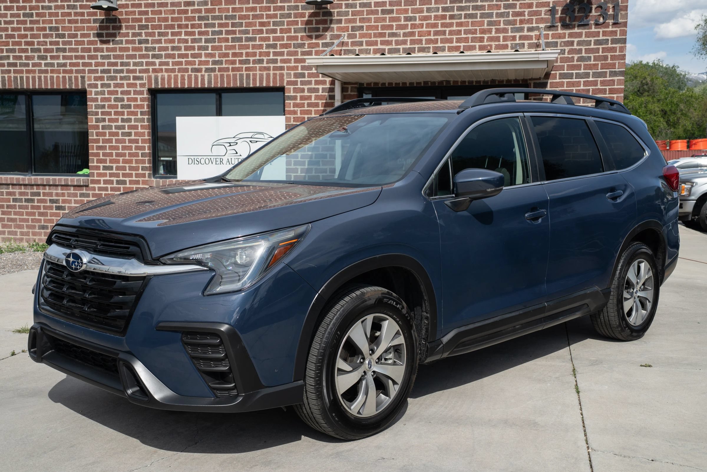 Used 2024 Subaru Ascent Premium w/ Convenience Package AWD/4WD image 1
