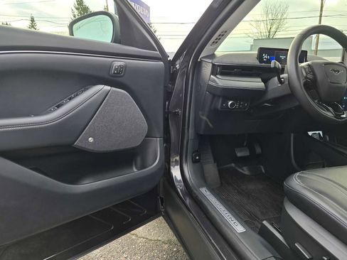 Used 2022 Ford Mustang Mach-E Premium image 20