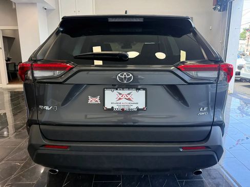 Used 2025 Toyota RAV4 LE AWD/4WD image 5