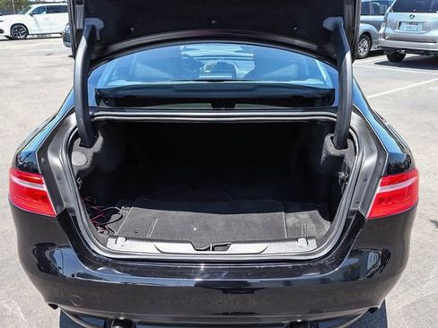Used 2018 Jaguar XE RWD image 32
