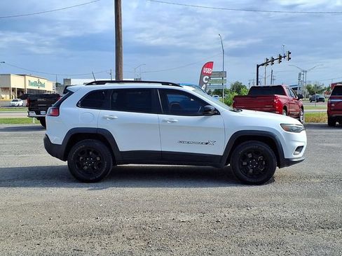 Used 2022 Jeep Cherokee Latitude w/ Sun & Sound Group AWD/4WD image 2