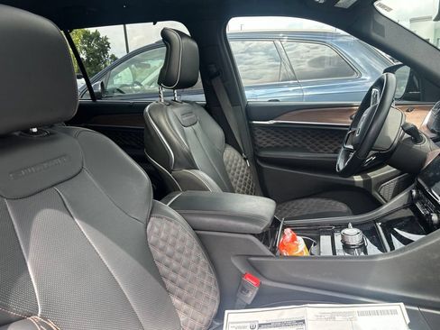 Used 2025 Jeep Grand Cherokee L Summit w/ Advanced Protech Group IV AWD/4WD image 8