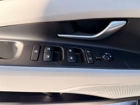 New 2026 Hyundai Elantra Limited FWD image 11