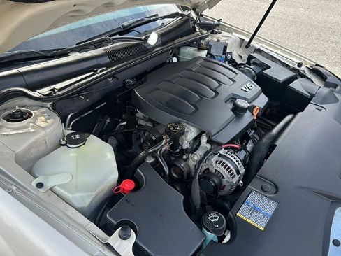 Used 2011 Buick Lucerne CXL w/ Driver Confidence Package image 25