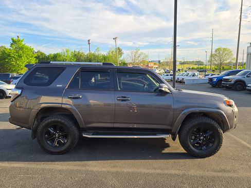 Used 2019 Toyota 4Runner SR5 Premium image 3
