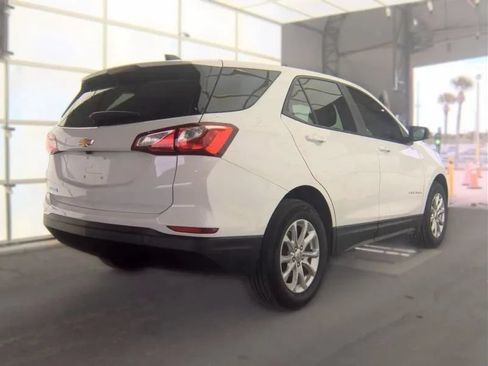 Used 2021 Chevrolet Equinox LS FWD image 3