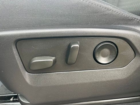 Used 2022 Chevrolet Silverado 1500 LT AWD/4WD image 26