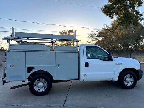 Used 2006 Ford F350 2WD Regular Cab Super Duty image 9